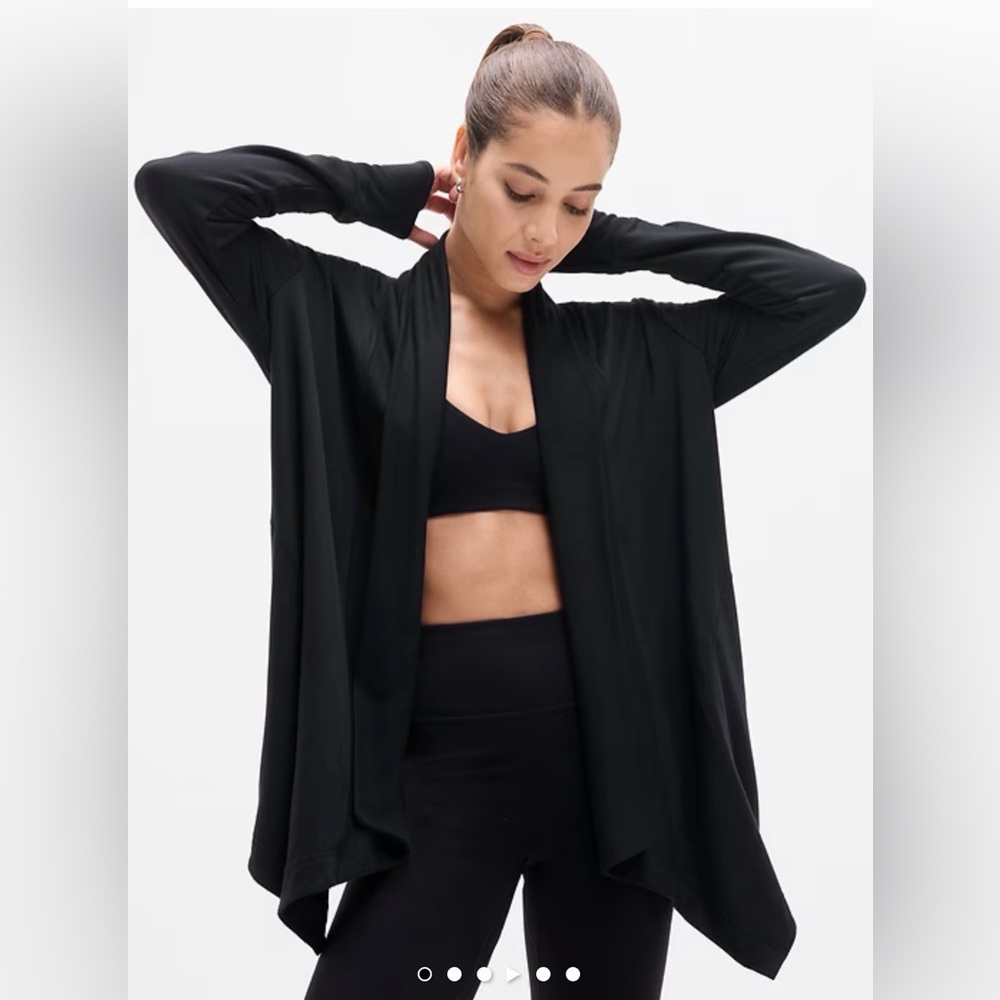 Athleta Pranayama Restore Wrap in Black, Size Small Tall